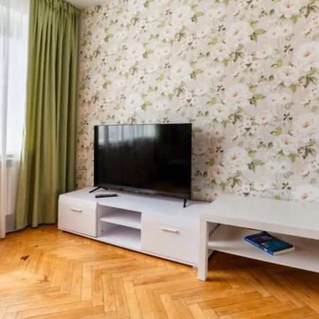 Затишна 2К Квартира З Усім Необхідним Для Життя Поряд З Метро Дарниця Kiev Dış mekan fotoğraf